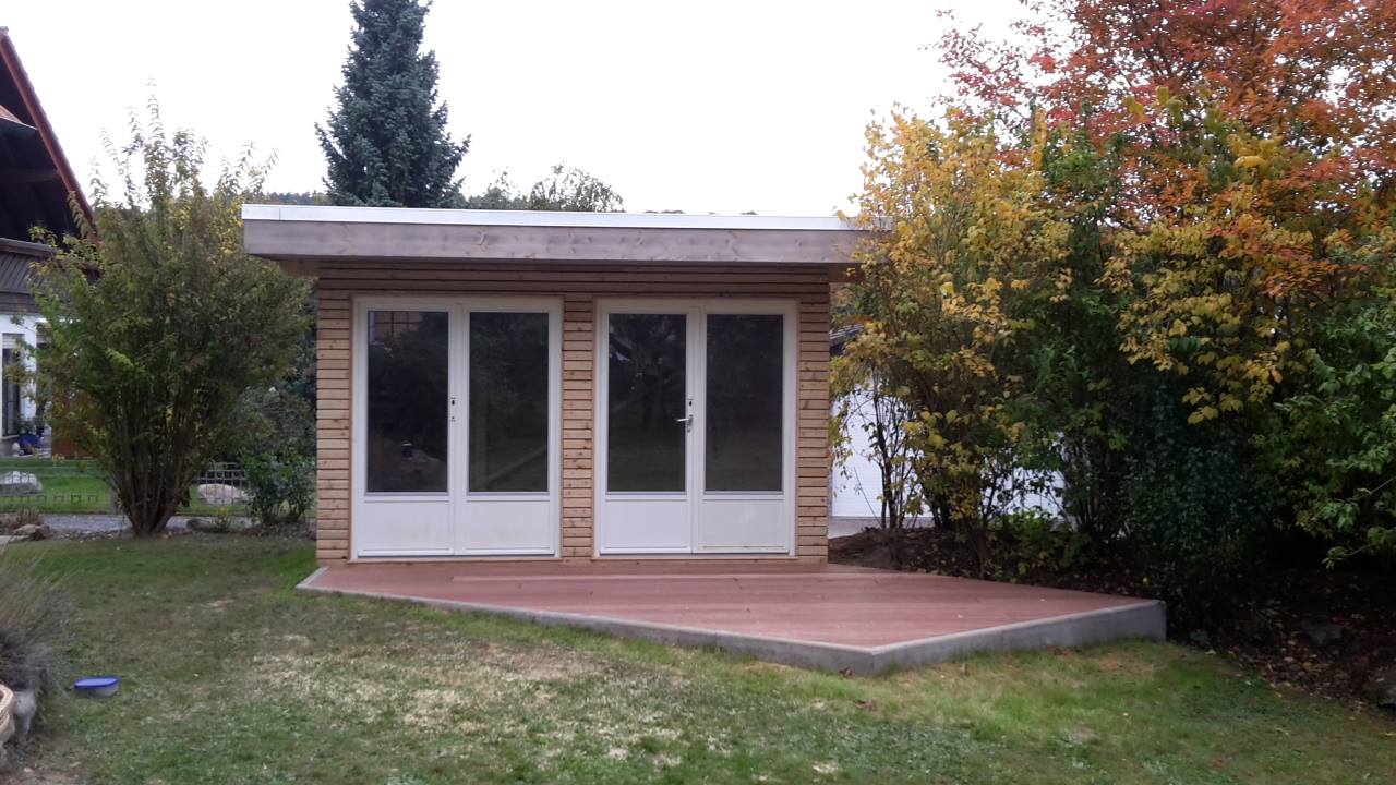 Terrasse vor der Gartenhütte, Holz Holzbau individuell